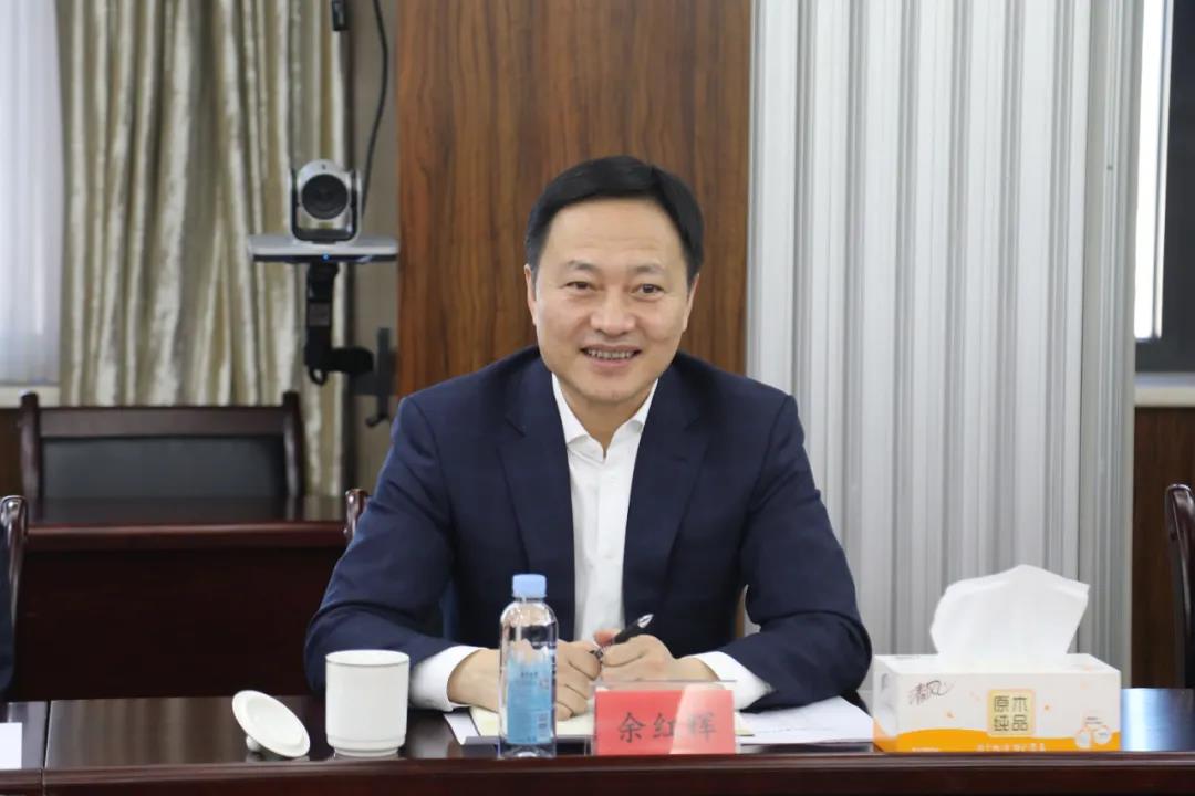 余紅輝、林展會見中國農(nóng)業(yè)銀行行長張青松一行(圖1)