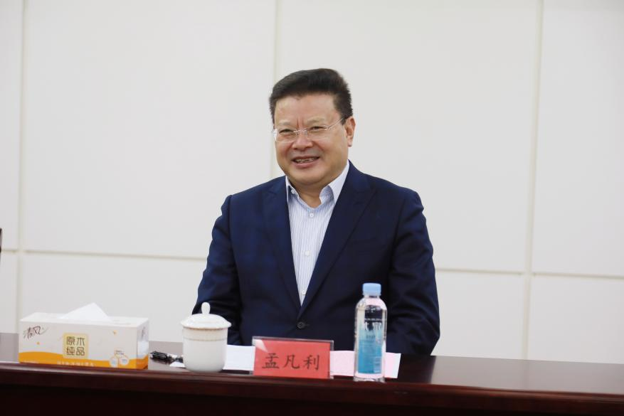 余紅輝會(huì)見(jiàn)內(nèi)蒙古自治區(qū)黨委副書(shū)記、包頭市委書(shū)記孟凡利一行(圖2)