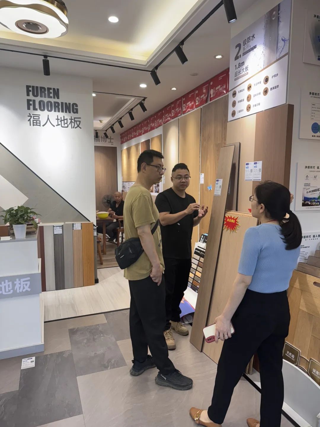 服務終端 賦能一線 ——中林福人團隊五一期間深入門店調研指導(圖3) 服務終端 賦能一線 ——中林福人團隊五一期間深入門店調研指導(圖3)