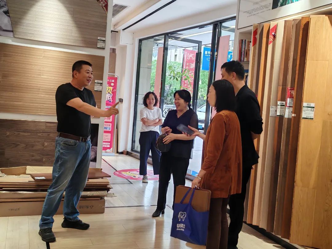 服務終端 賦能一線 ——中林福人團隊五一期間深入門店調研指導(圖2) 服務終端 賦能一線 ——中林福人團隊五一期間深入門店調研指導(圖2)