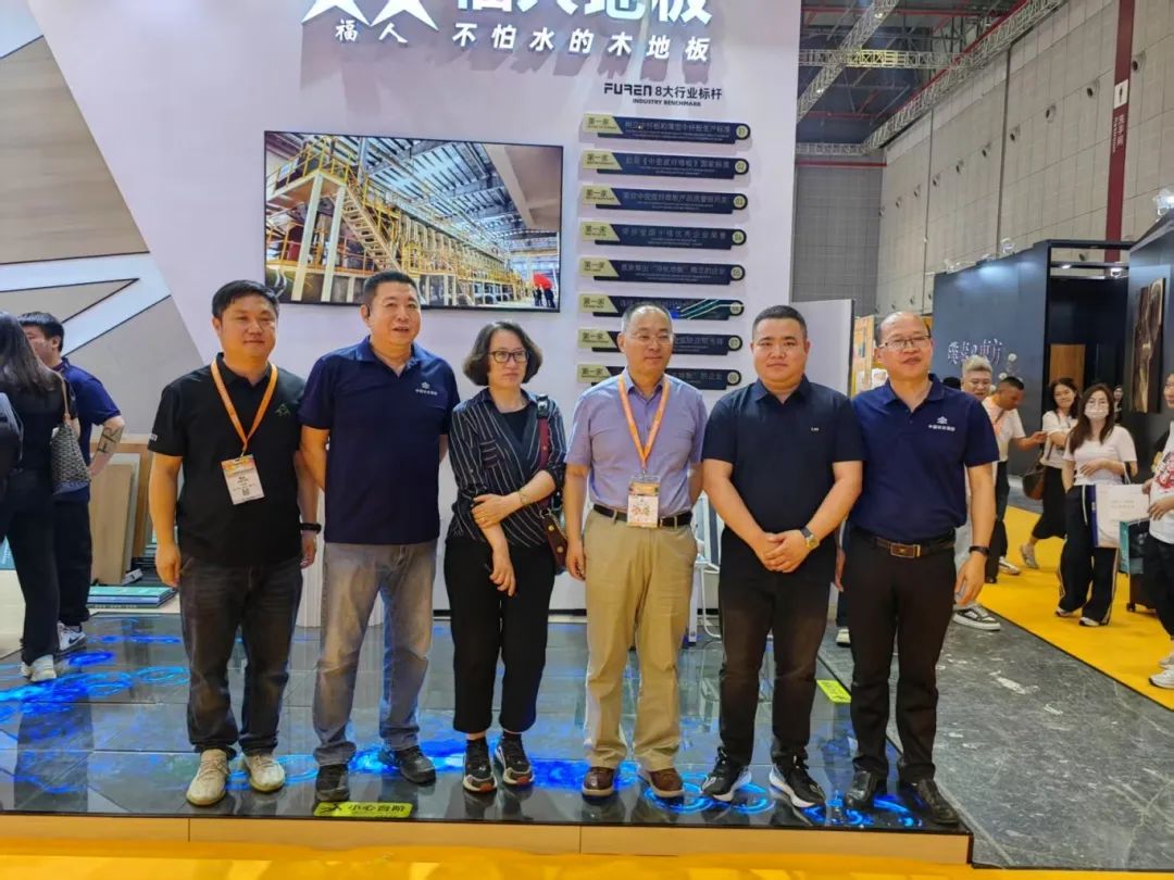 福人防水木地板閃耀中國國際地面材料展 實力“圈粉”全球客商(圖2)