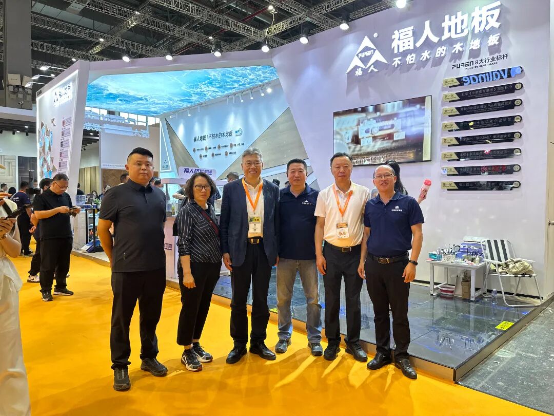 福人防水木地板閃耀中國國際地面材料展 實力“圈粉”全球客商(圖3)
