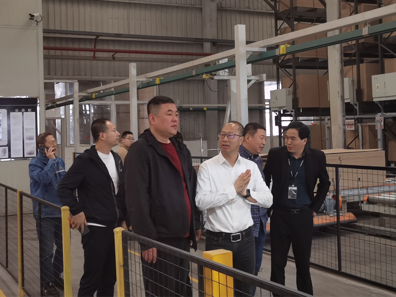 中林實(shí)業(yè)控股有限公司董事長陳永廣赴榕參觀調(diào)研(圖2) 中林實(shí)業(yè)控股有限公司董事長陳永廣赴榕參觀調(diào)研(圖2)